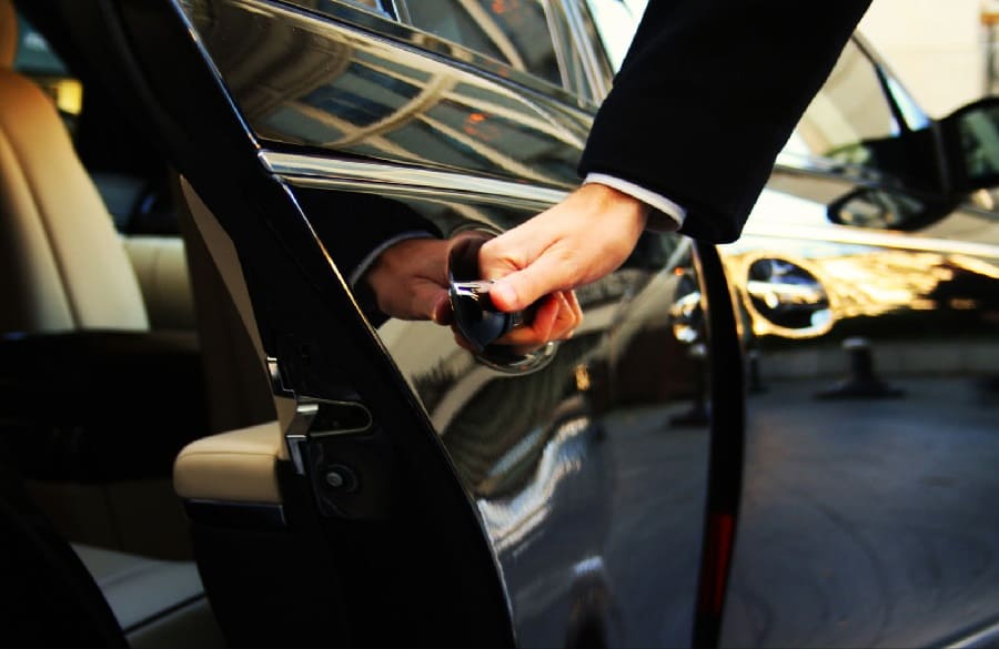 Водій напрокат від Avis: комфортні та безпечні поїздки з професіоналами